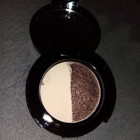 New Baked Duo Eyeshadow - Picture 3 of 4
